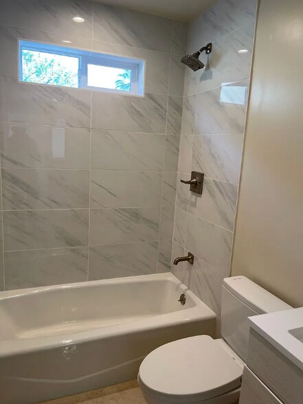 Building Photo - 52 E 40th Ave