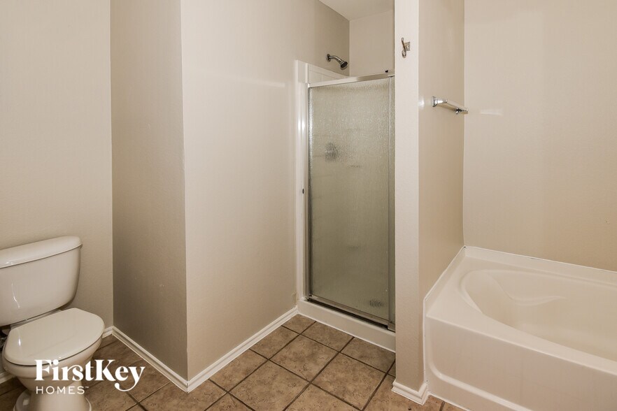 Building Photo - 609 Rosemary Dr