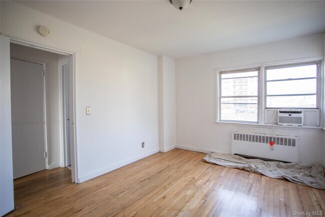 Building Photo - 325 Shore Rd