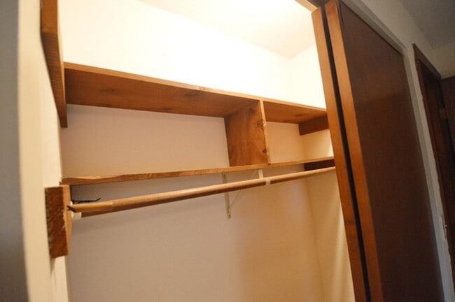 Building Photo - Holden: 2 Bed 1 Bath, Heat & Hot Water Inc...