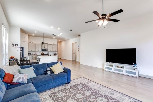 Building Photo - 2824 Stone Branch Dr