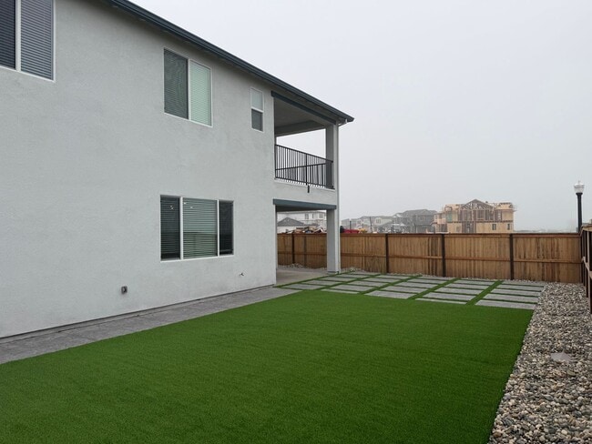 Building Photo - Beautiful Sacramento 5 Bedroom 3 Bathroom 3000 Sqft. Home for Rent