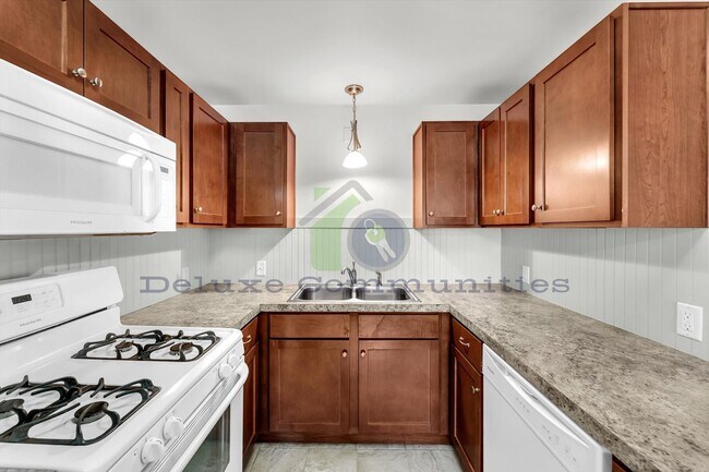 Building Photo - Beautiful 3 Bedroom in Alto – Updated, Spacious, Surrounded by Nature