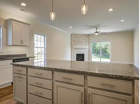 Building Photo - 205 Mayflower Rd