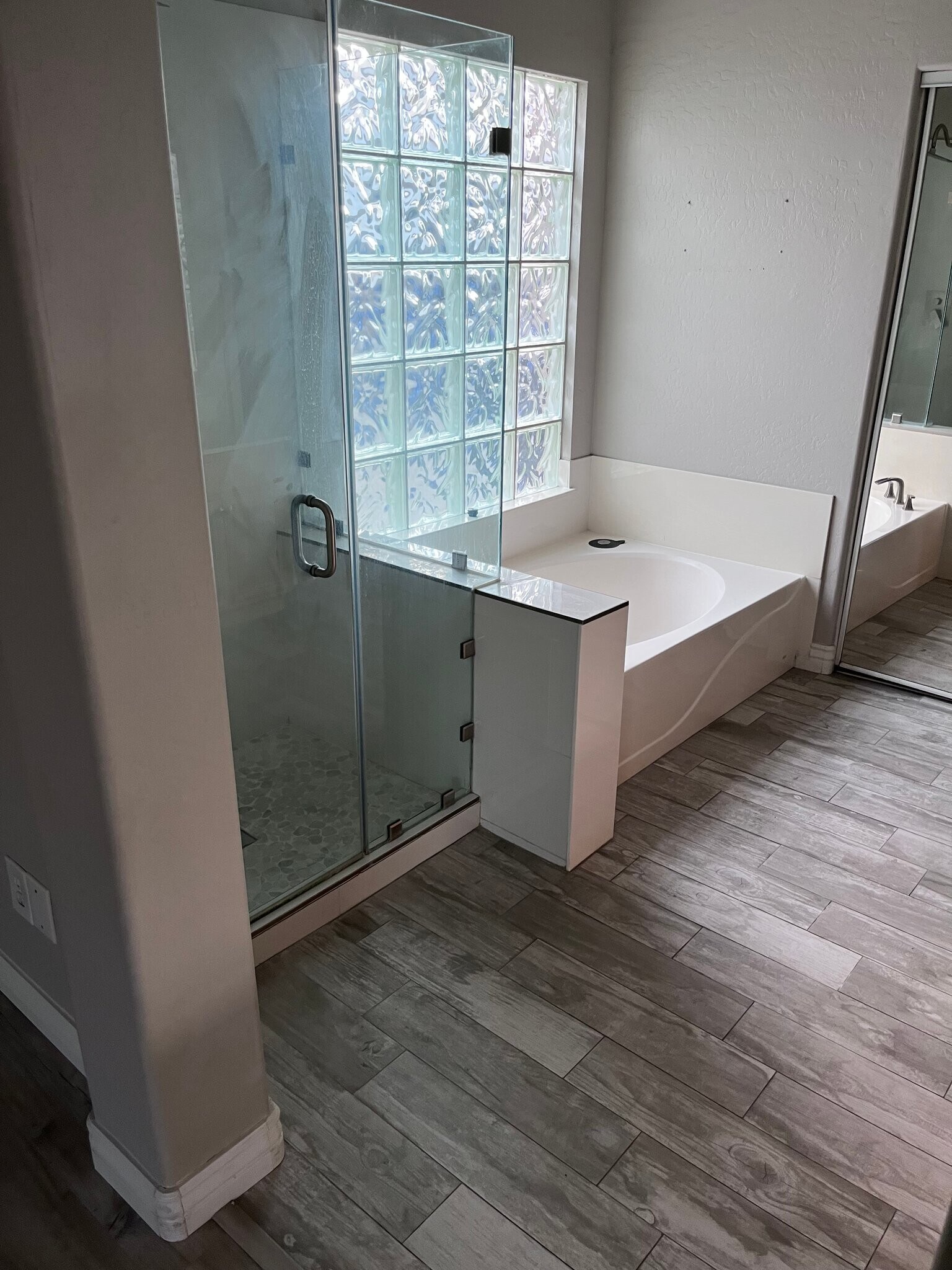 Building Photo - 221 E Arabian Dr