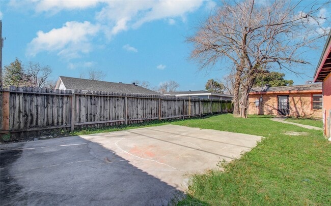 Building Photo - 1913 2nd Ave N