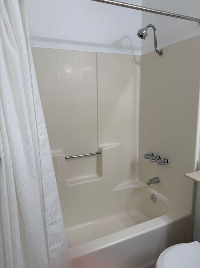 Building Photo - 2136 Creek Ct