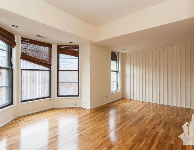 Building Photo - 606 W Surf St