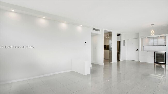 Building Photo - 5838 Collins Ave