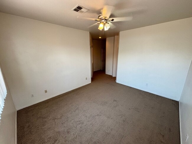 Building Photo - Beautiful 3Bed/2Bath Single Story Home loc...