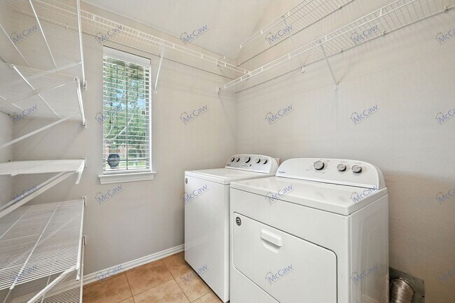 Building Photo - 2217 Kingsdale Ct
