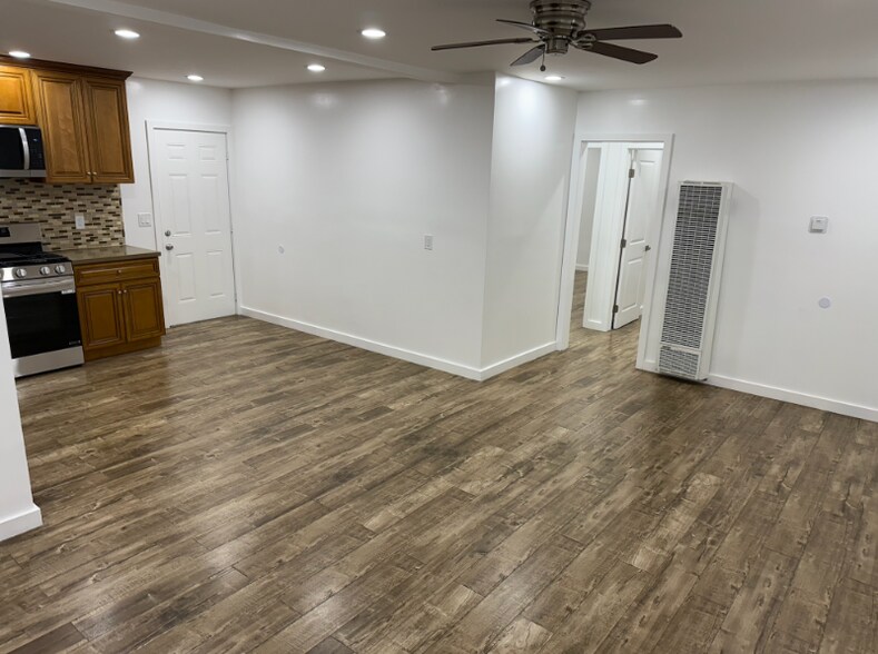 Building Photo - 317 W 76th St