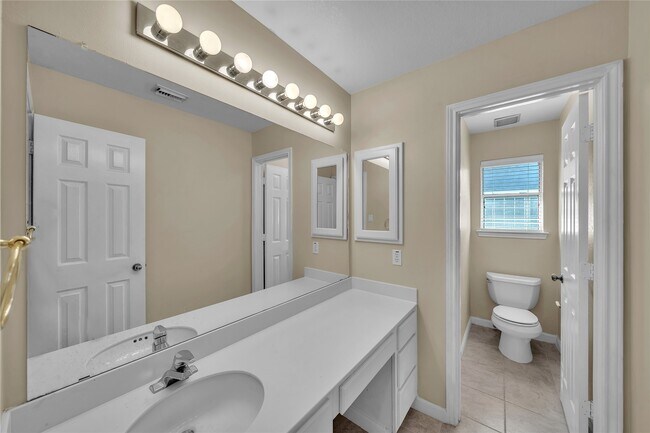 Building Photo - 1423 Meadow Lakes Dr