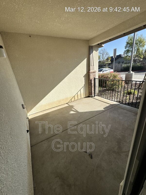 Building Photo - 518 S Summit St