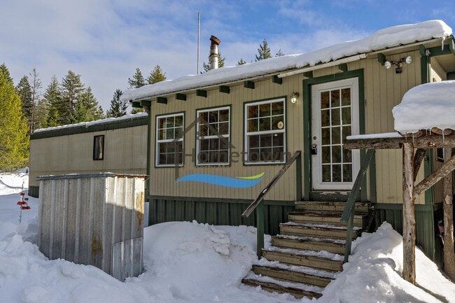 Building Photo - 2 Bedroom 1 Bathroom Home in a Beautiful Remote Rustic Setting Available in Priest River!