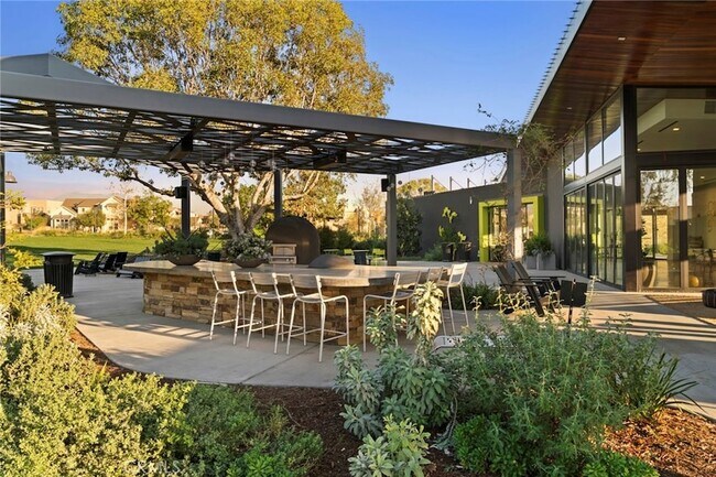 Building Photo - 157 Novel