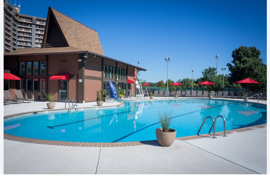 Building Photo - 21139 Valley Forge Cir