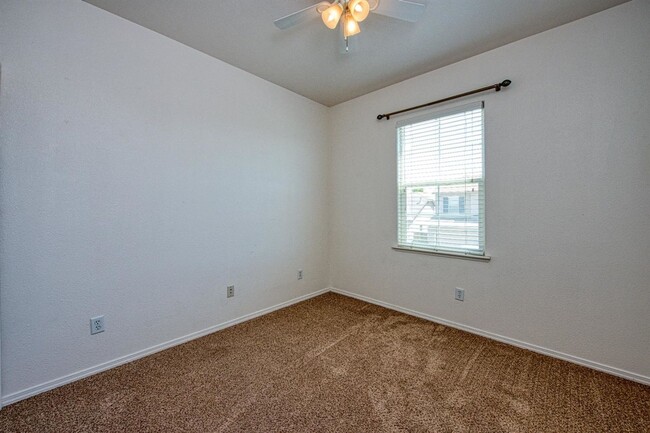 Building Photo - Updated North Clovis 3/2.5 Near Buchanan H...