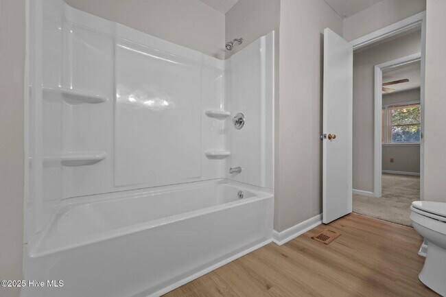 Building Photo - Nice 3 Bedroom Home -2503 Country Club Rd.