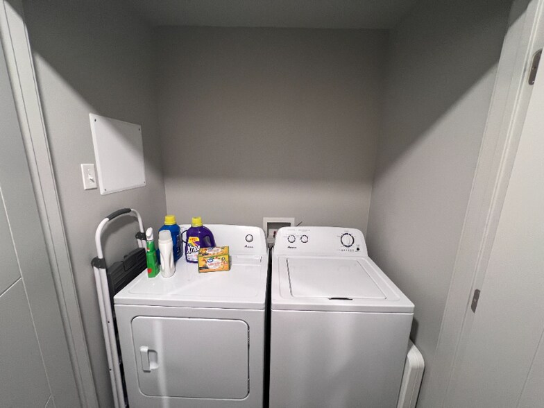 Building Photo - 67 W 600 S