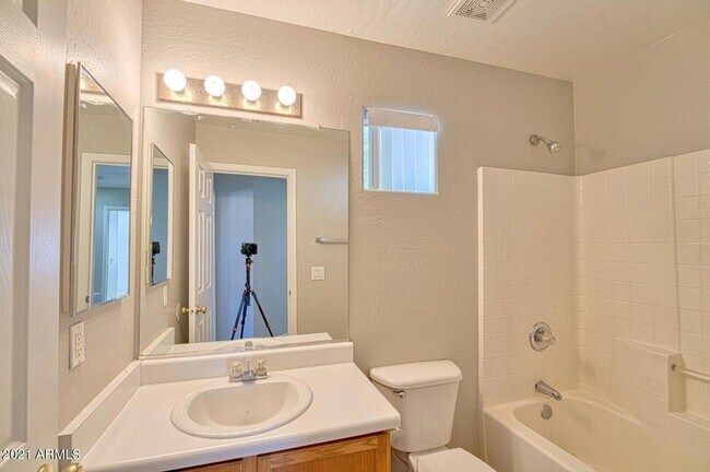 Building Photo - 10783 W Edgemont Ave