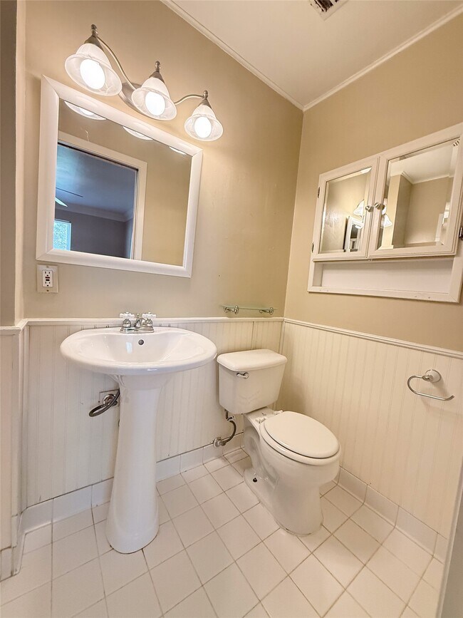 Building Photo - 9506 Carousel Ln