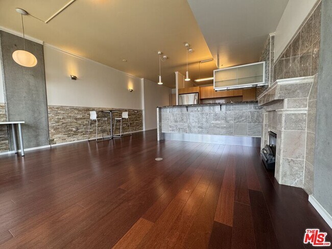 Building Photo - 1155 S Grand Ave