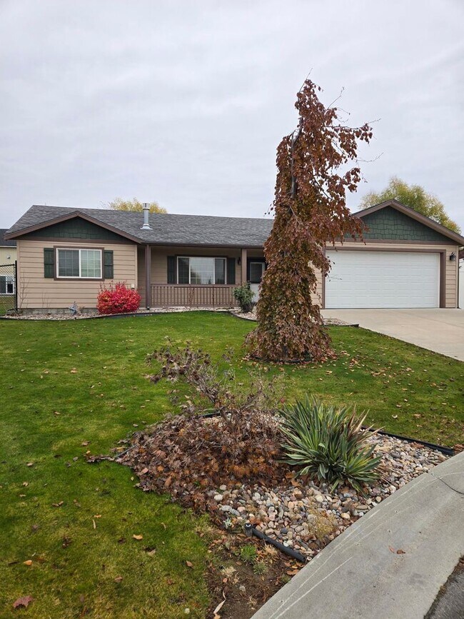 Building Photo - Zero Step Rancher in Deer Park