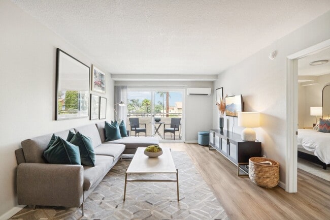 Building Photo - San Regis Apartments