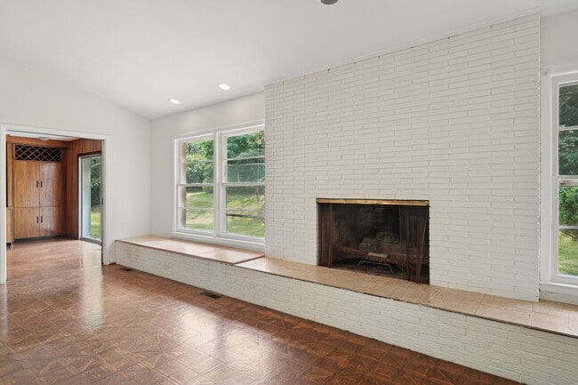 Building Photo - 18 Dorison Dr