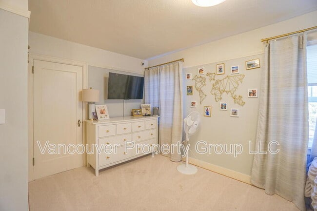 Building Photo - 309 W 37th St