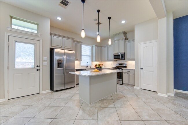 Building Photo - 12130 La Strada St