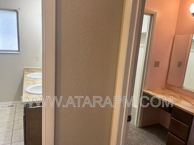 Building Photo - 270 Country Club Dr