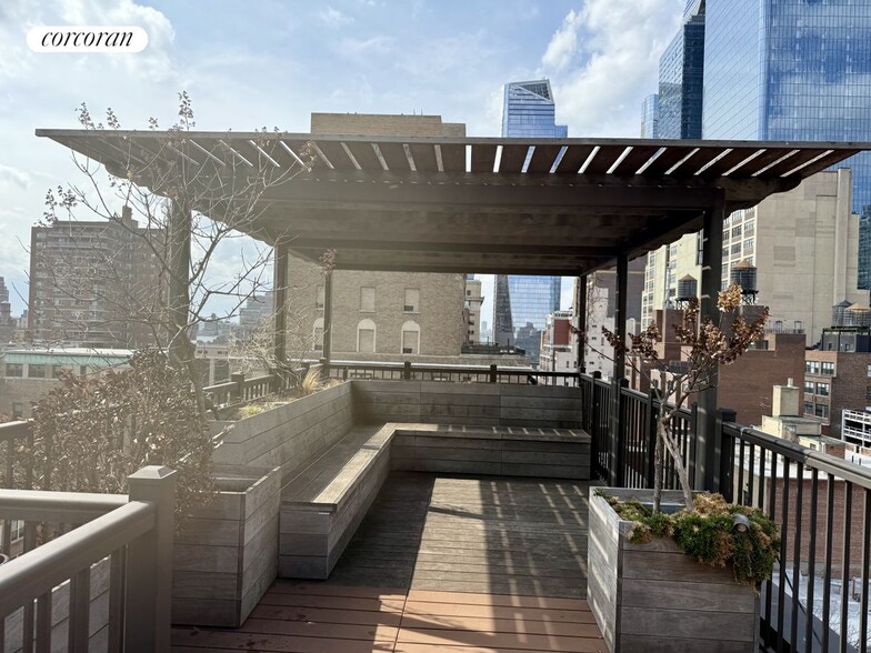 Building Photo - 308 W 30th St