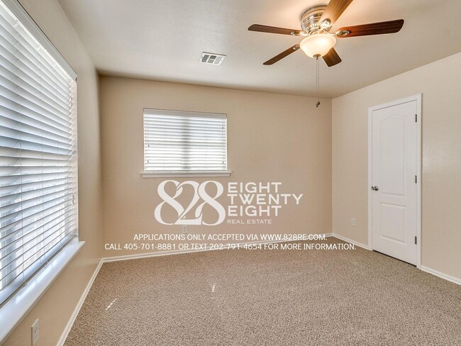 Building Photo - Spacious 2 Bed/1.5 Bath Norman Townhome Du...