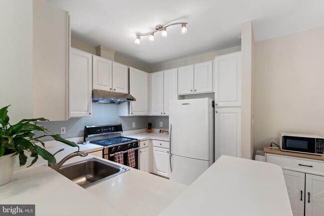 Building Photo - 12016 Amber Ridge Cir