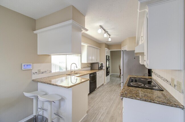 Building Photo - 2707 Planters St