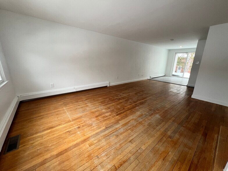 Building Photo - 18 Hill Rd