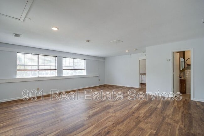 Building Photo - 398 N Highland St