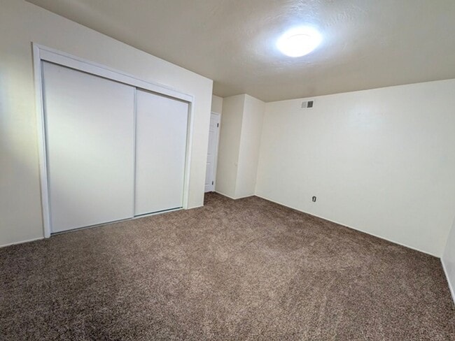 Building Photo - 5209 Hewlett Dr