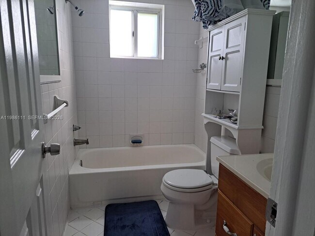 Building Photo - 7910 Taft St