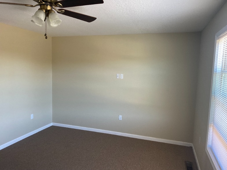 Building Photo - 121 St George Ln