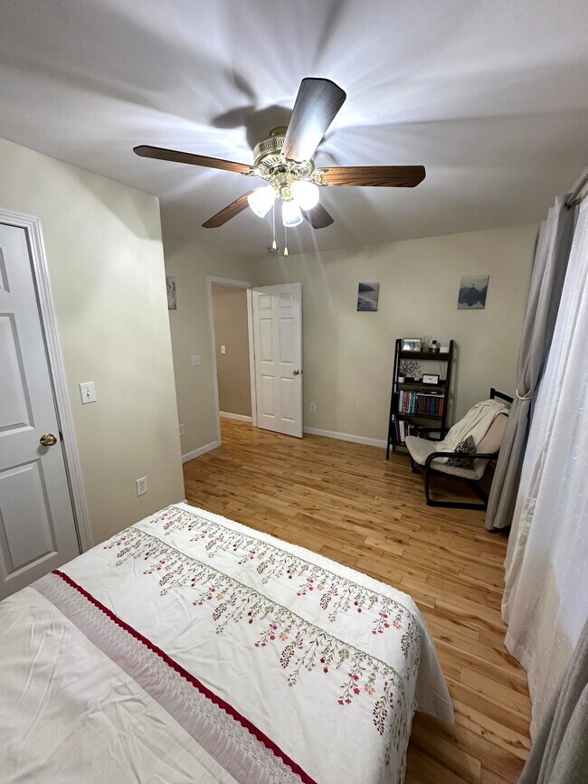 Building Photo - 39 River Village Dr