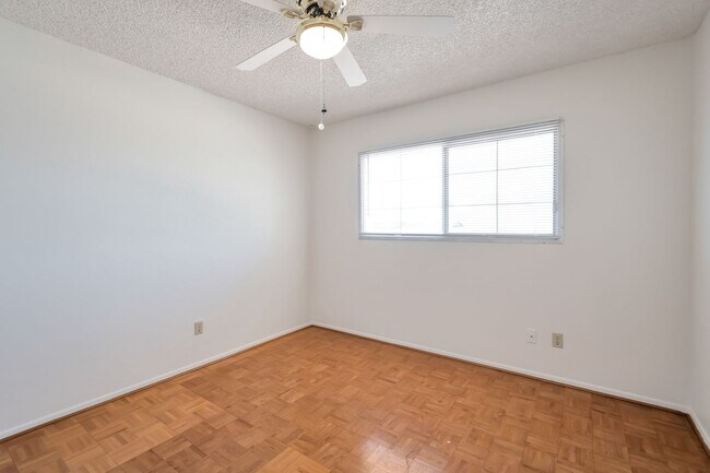 Building Photo - 6 Bed/4.5 Bath Home Close to ASU