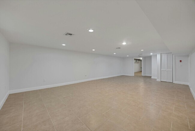 Building Photo - 252 Mabel Pl