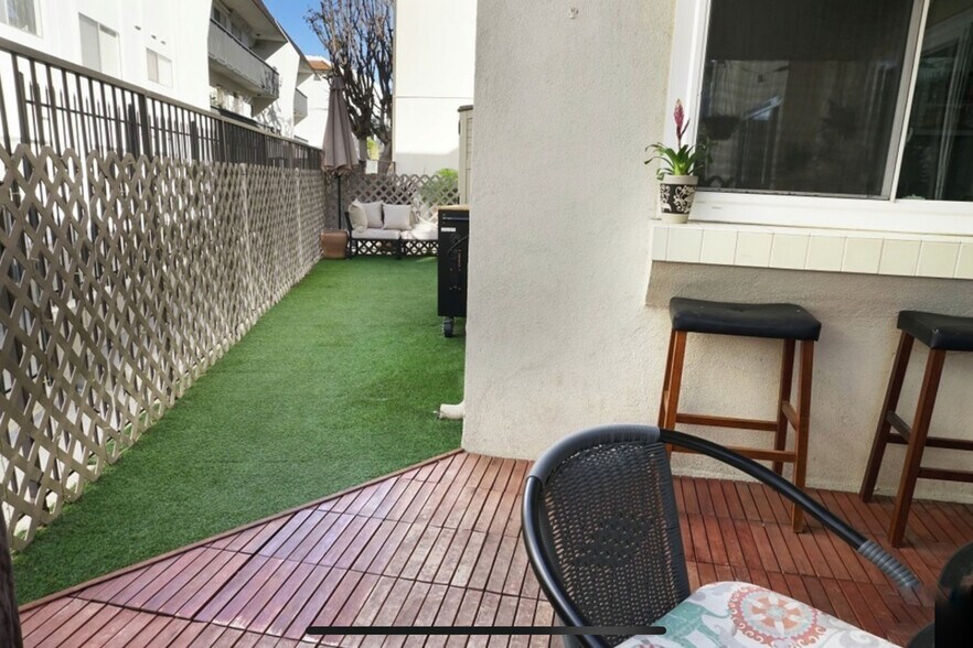 Building Photo - 5651 Sumner Way