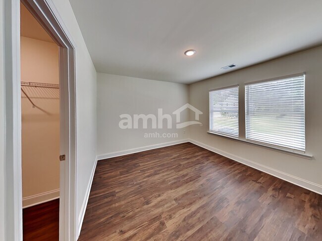 Building Photo - 129 Pecan Dr