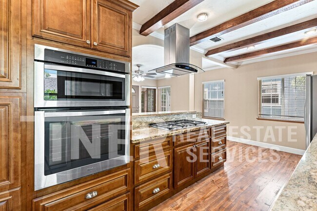 Building Photo - 532 40th St