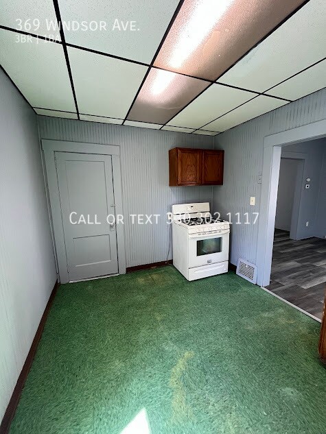 Building Photo - 369 Windsor St