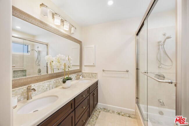 Building Photo - 1039 26th St